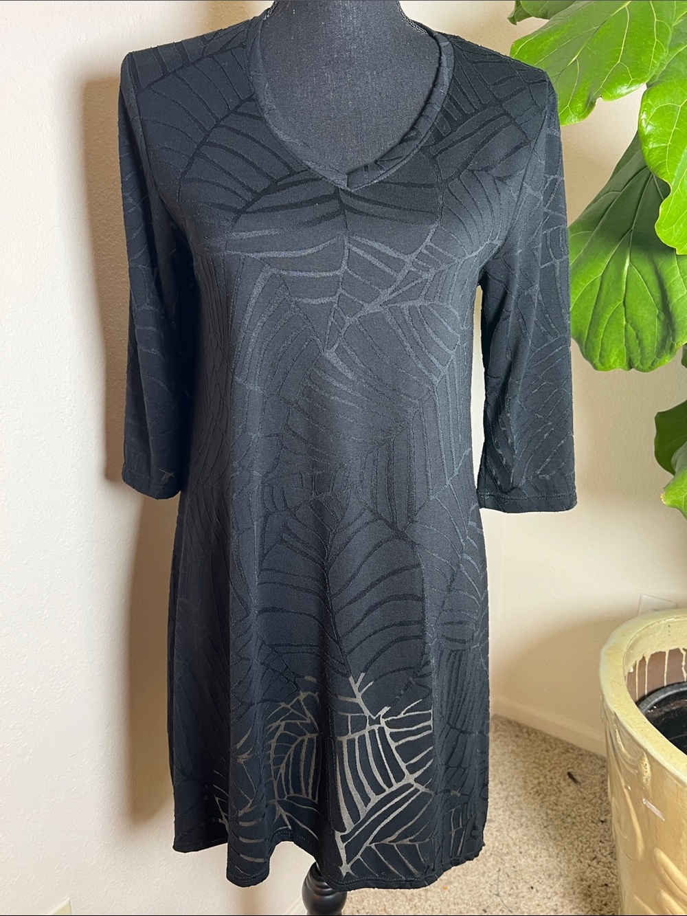 J Valdi Women’s Black Tunic Swim Coverup V-neck, 3/4 sleeves Sheer Design M